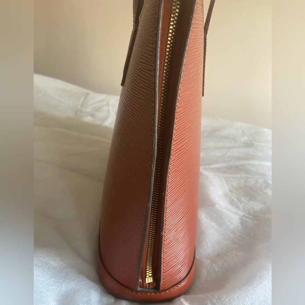 100% Louis Vuitton Kenyan Fawn (Brown) Epi Leather Lussac - Picture 10 of 14